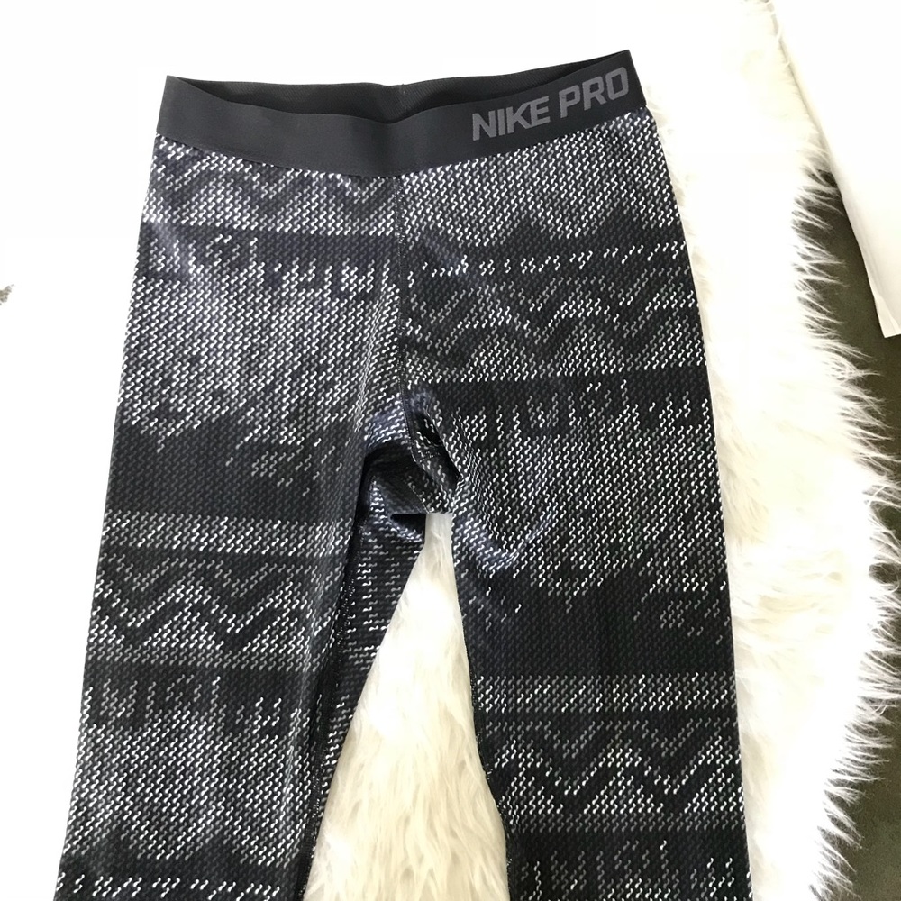 NIKE Pro Dri Fit Nordic Print Leggings M - Picture 8 of 8